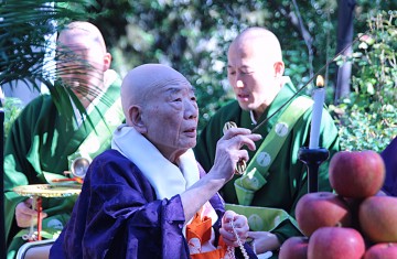 　　法要（森貫主さま）　　慰霊碑前