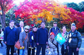 　　集合写真　万博公園庭園内